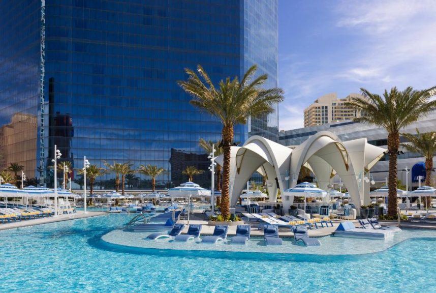 Luxurious pool at Fontainebleau Las Vegas