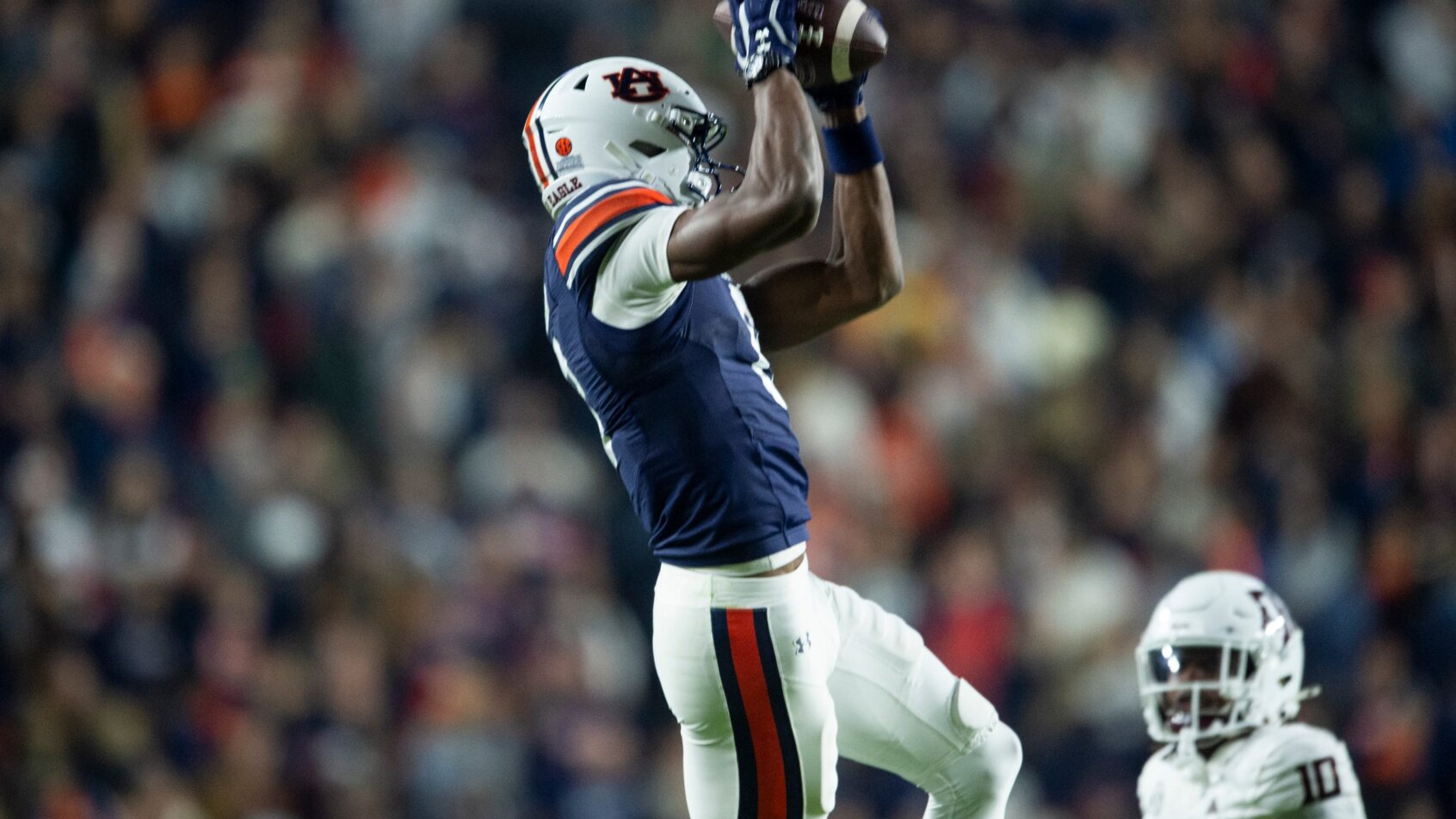 Player makes diving touchdown catch